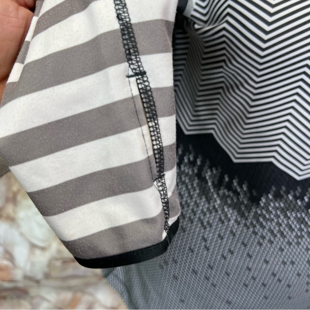 NIKE PRO Chevron Cream and Black Hooded Dri-Fit Pullover, M - Picture 4 of 12